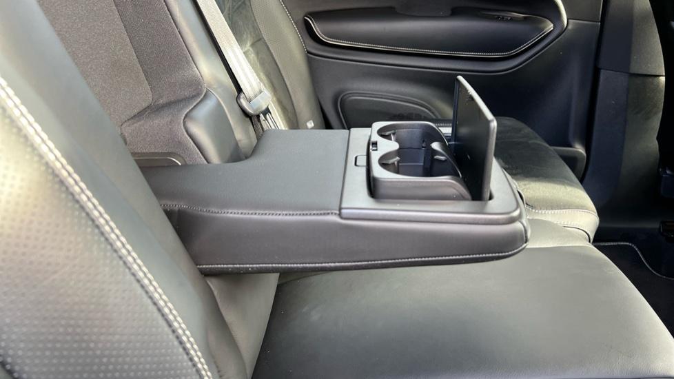 Rear Armrest/ Cup Holder