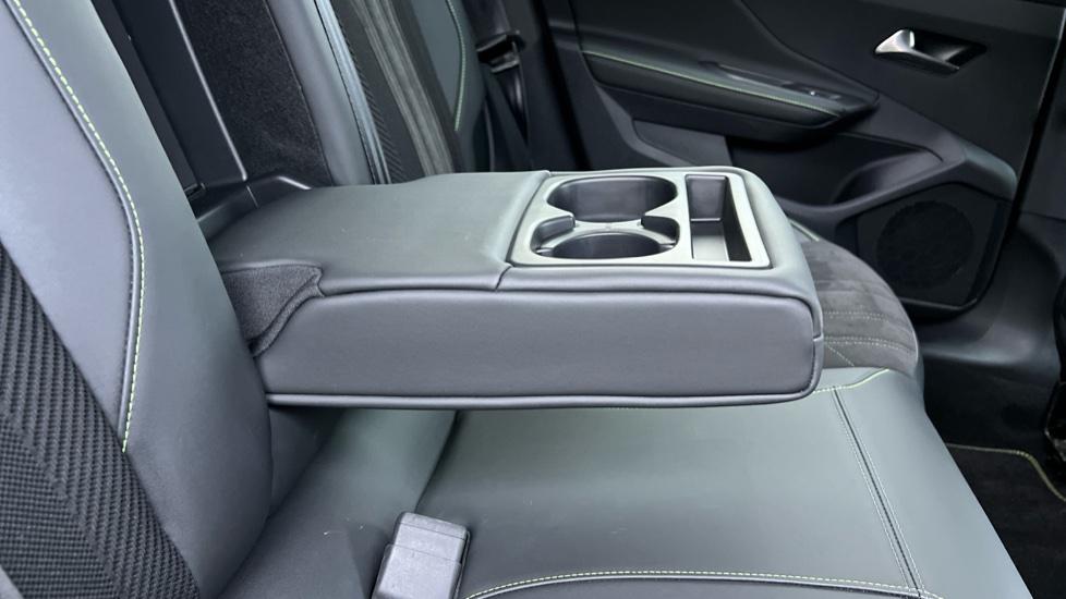 Rear Armrest/ Cup Holder