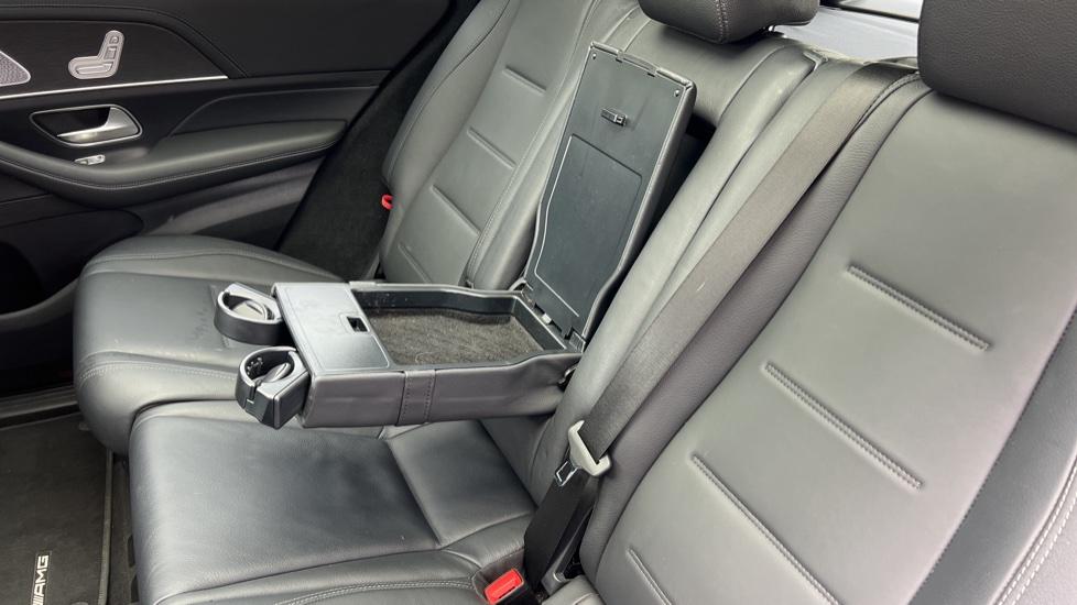 Rear Armrest/ Cup Holder