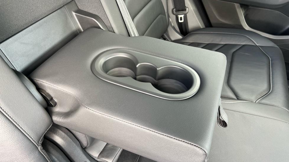 Rear Armrest/ Cup Holder