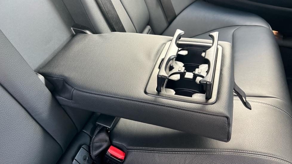 Rear Armrest/ Cup Holder