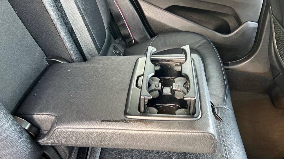 Rear Armrest/ Cup Holder