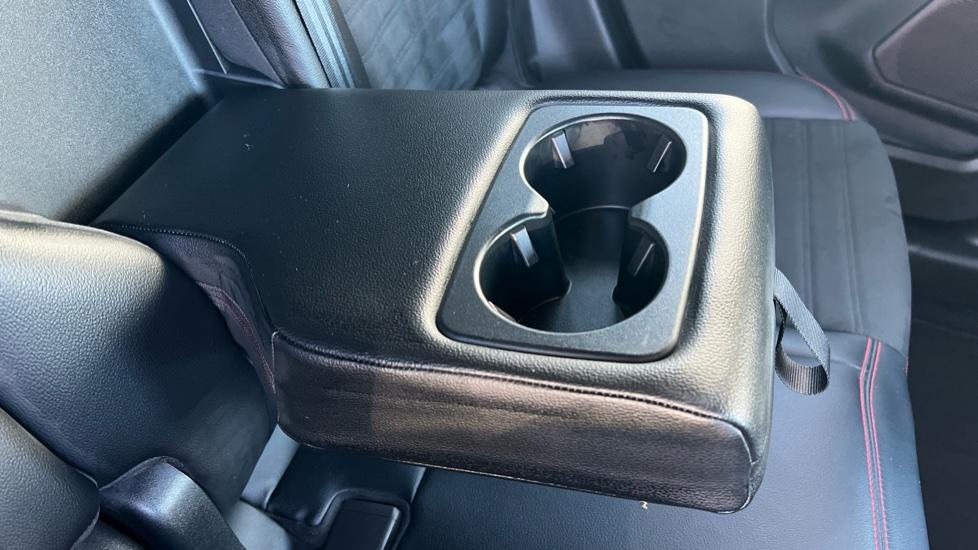 Rear Armrest/ Cup Holder