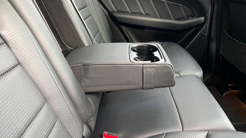 Rear Armrest/ Cup Holder