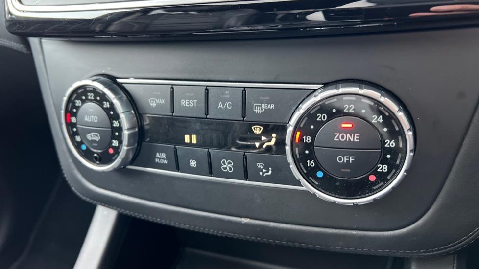 Front dual zone climate control 