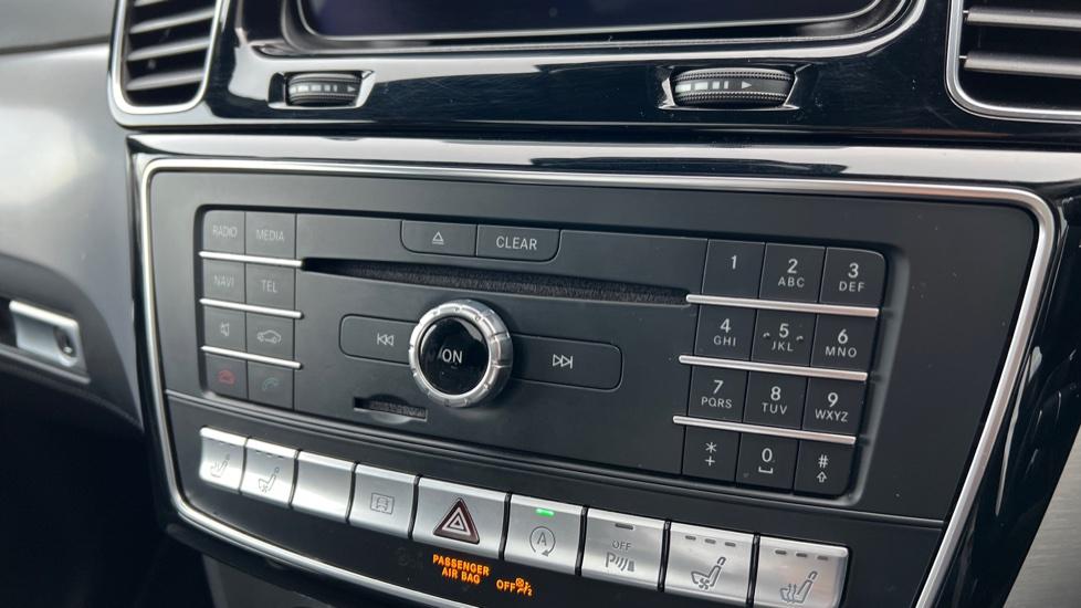 Infotainment controls 