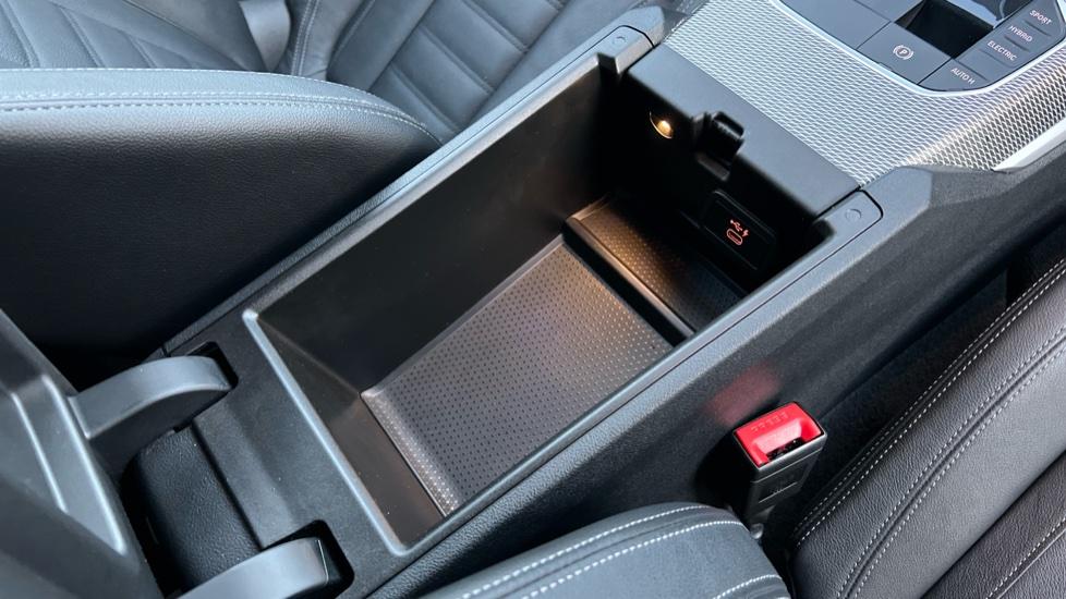 Storage compartment & USB Connection 