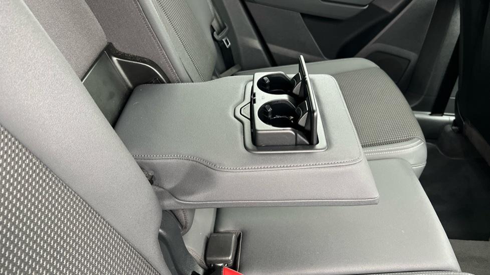 Rear Armrest/ Cup Holder