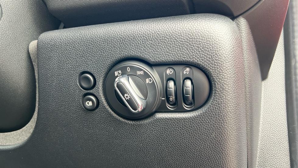 Light controls with automatic headlights 