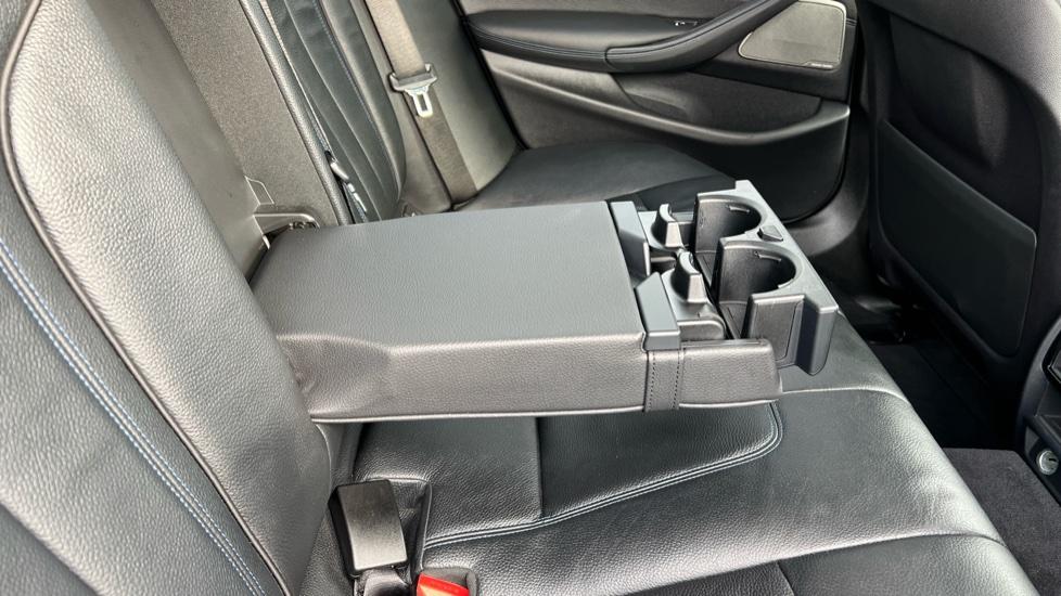 Rear Armrest/ Cup Holder