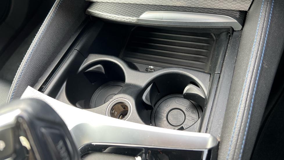 Cup holders, 12v power outlet & USB Connection 