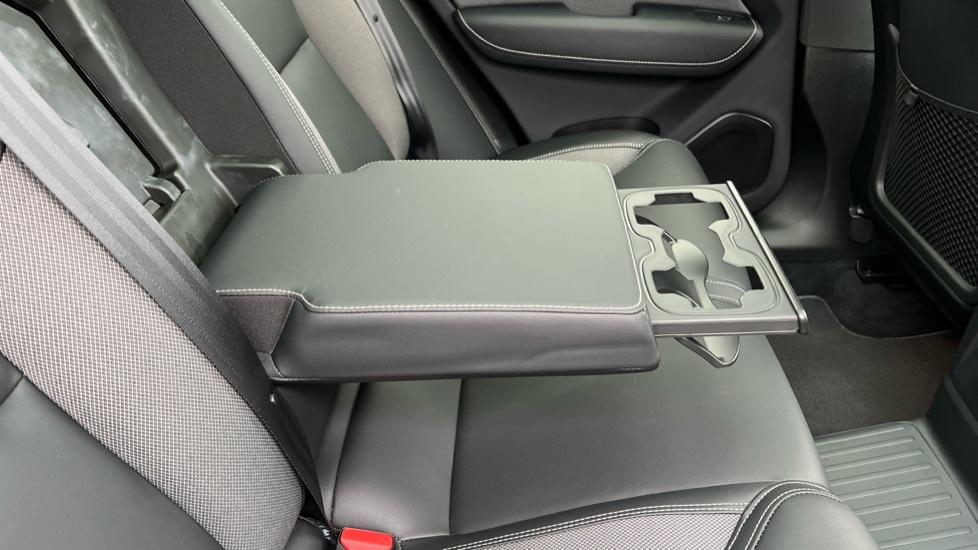 Rear Armrest/ Cup Holder