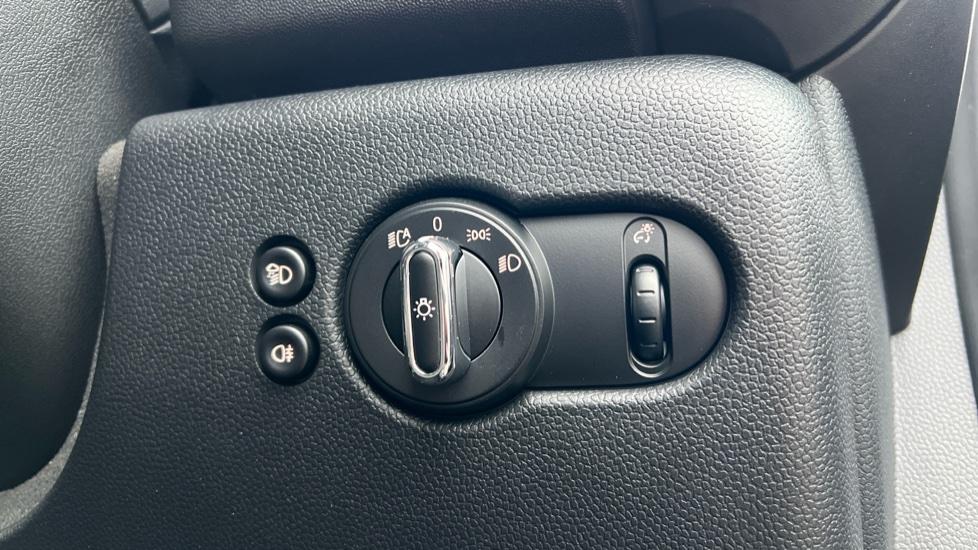 Light controls with automatic headlights 