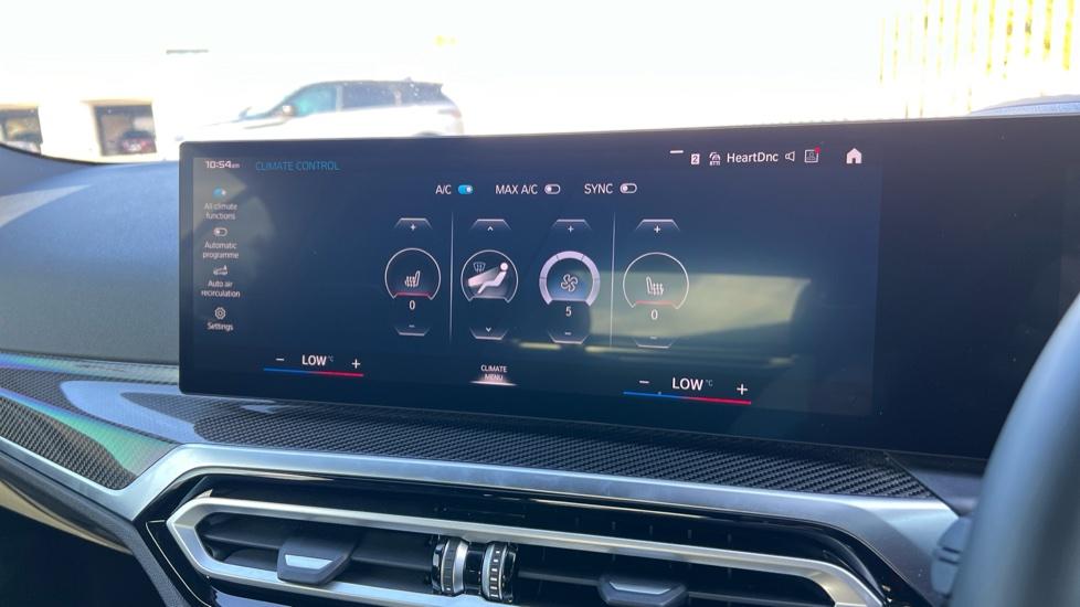 Front dual zone climate control 