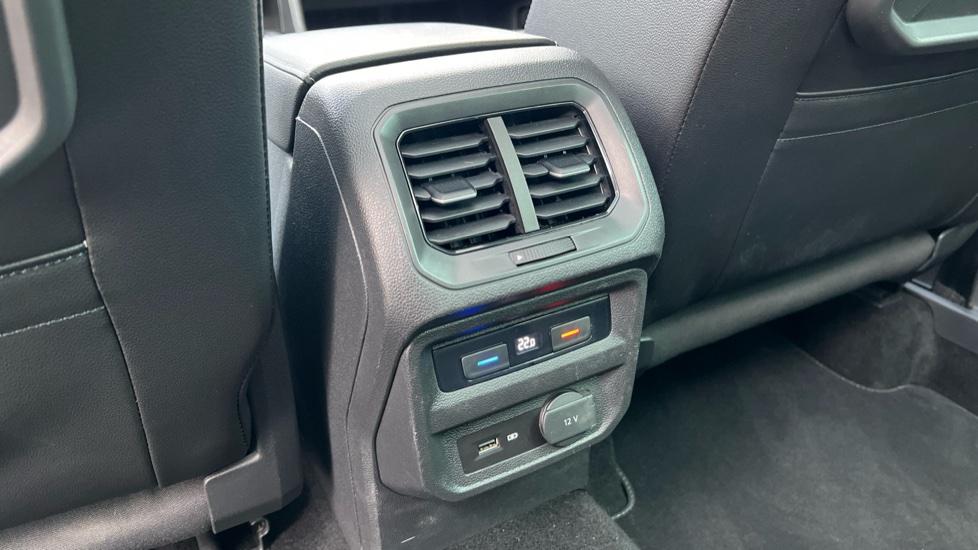 Rear climate control 