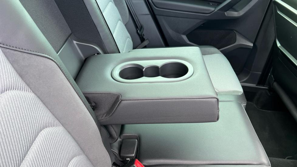 Rear Armrest/ Cup Holder