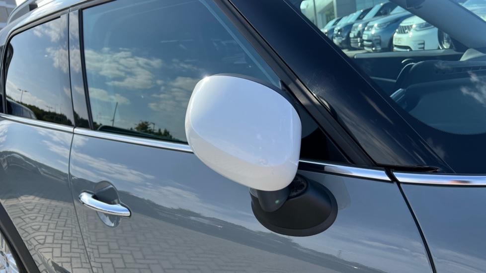 Foldable wing mirrors