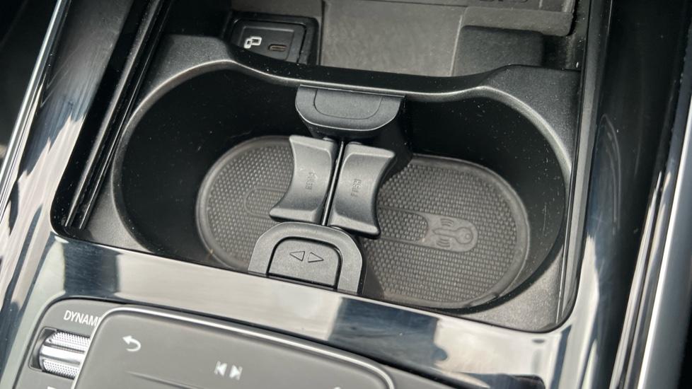 Rear Armrest/ Cup Holder