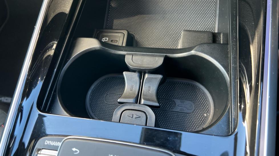 Rear Armrest/ Cup Holder