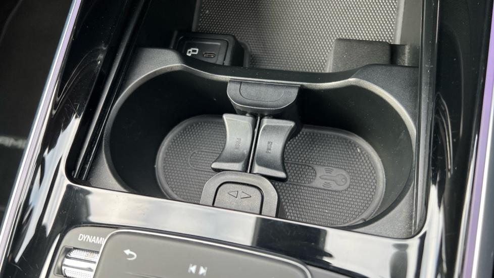 Rear Armrest/ Cup Holder