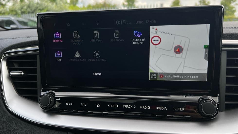 Apple Car Play & Android Auto