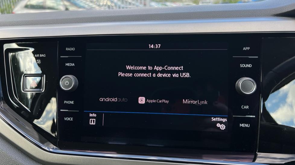 Apple Car Play & Android Auto