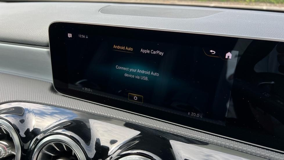 Apple Car Play & Android Auto