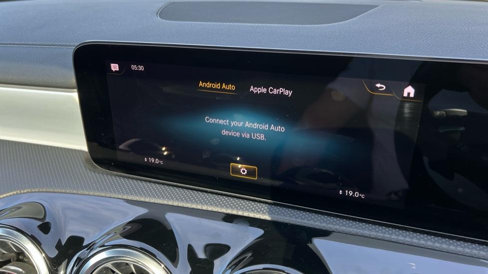 Apple Car Play & Android Auto