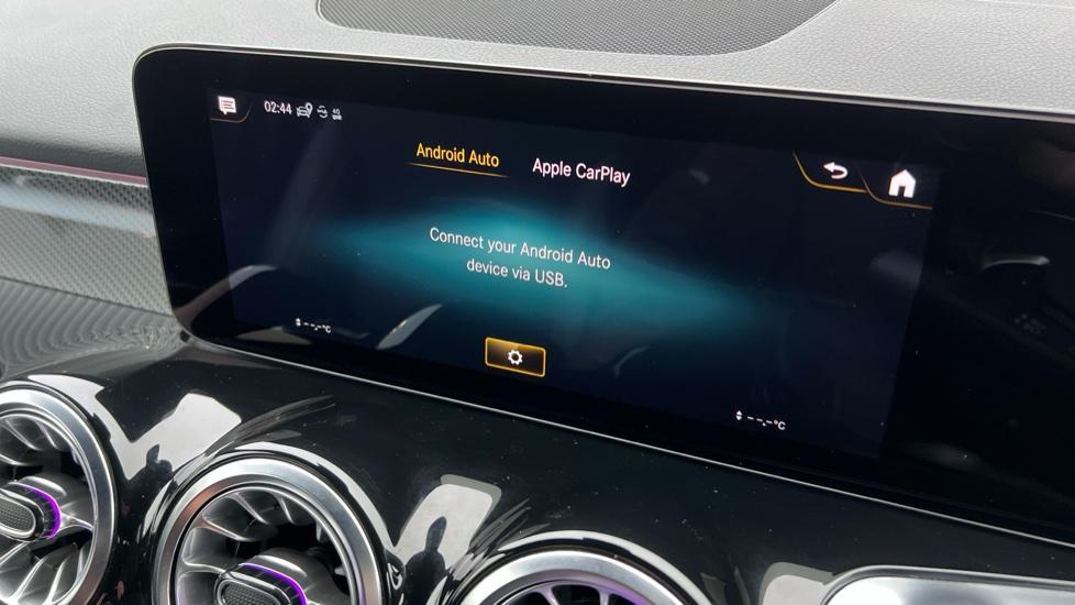 Apple Car Play & Android Auto