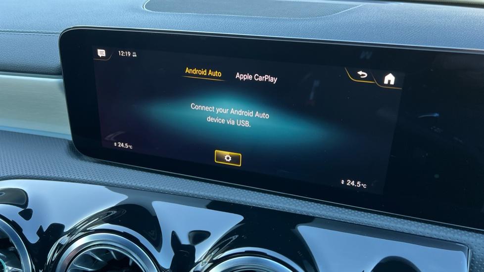 Apple Car Play & Android Auto