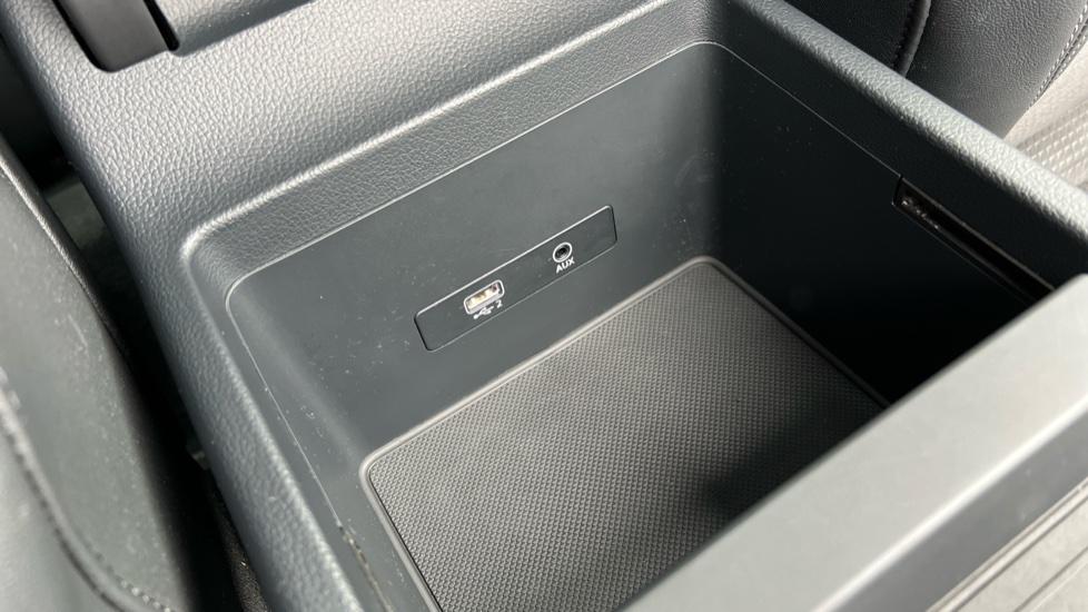 Additional USB connection & Aux port