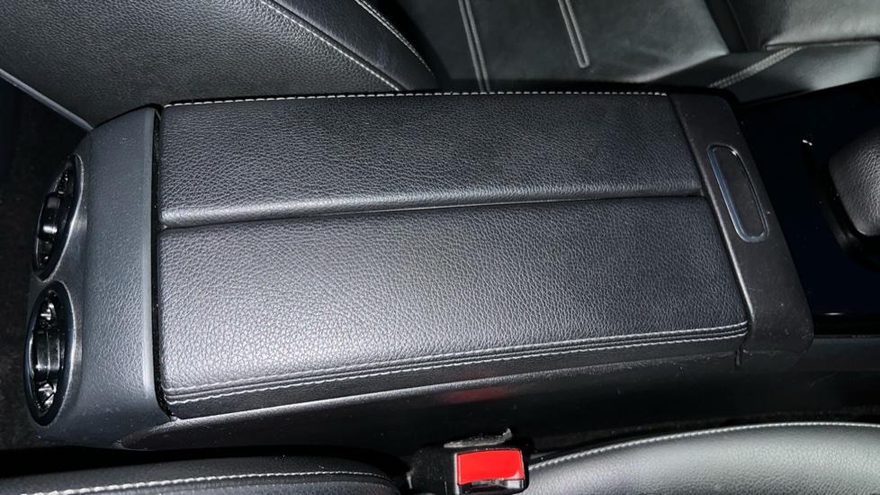 Rear Armrest/ Cup Holder