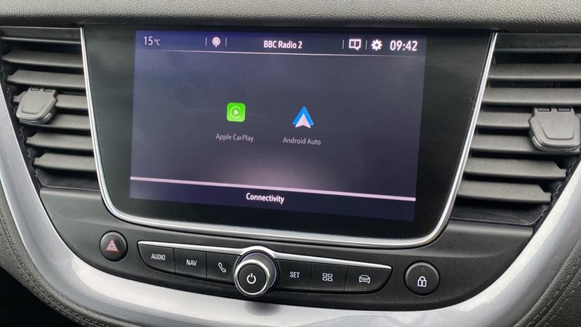 Apple CarPlay & Android Auto 