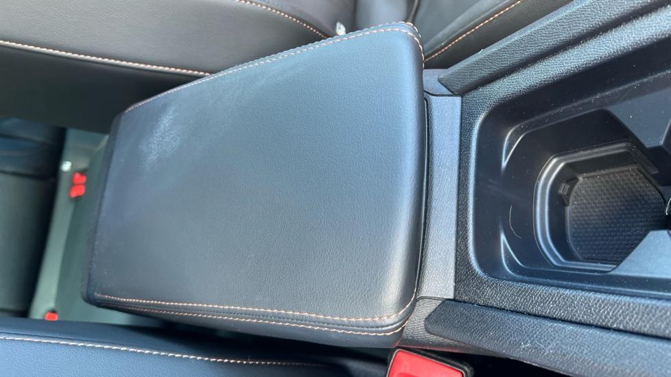 Rear Armrest/ Cup Holder