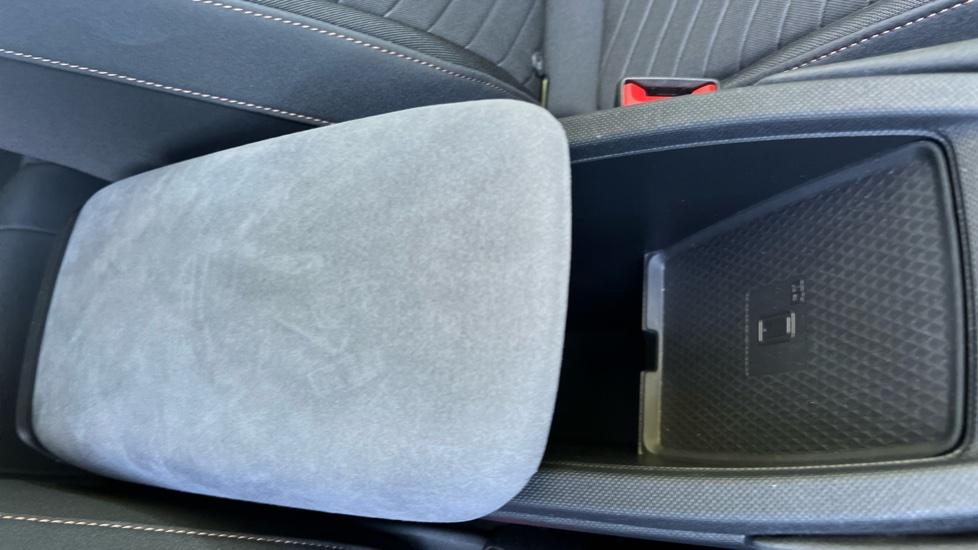 Rear Armrest/ Cup Holder