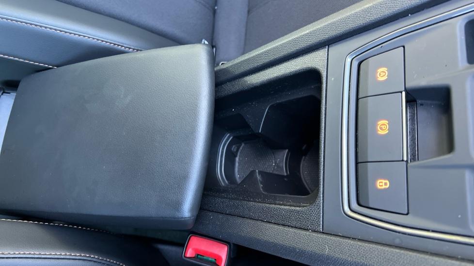 Rear Armrest/ Cup Holder