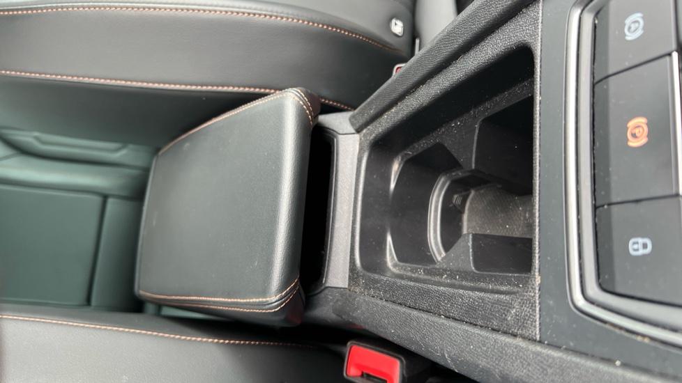 Rear Armrest/ Cup Holder