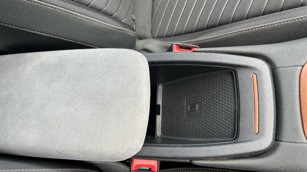 Rear Armrest/ Cup Holder