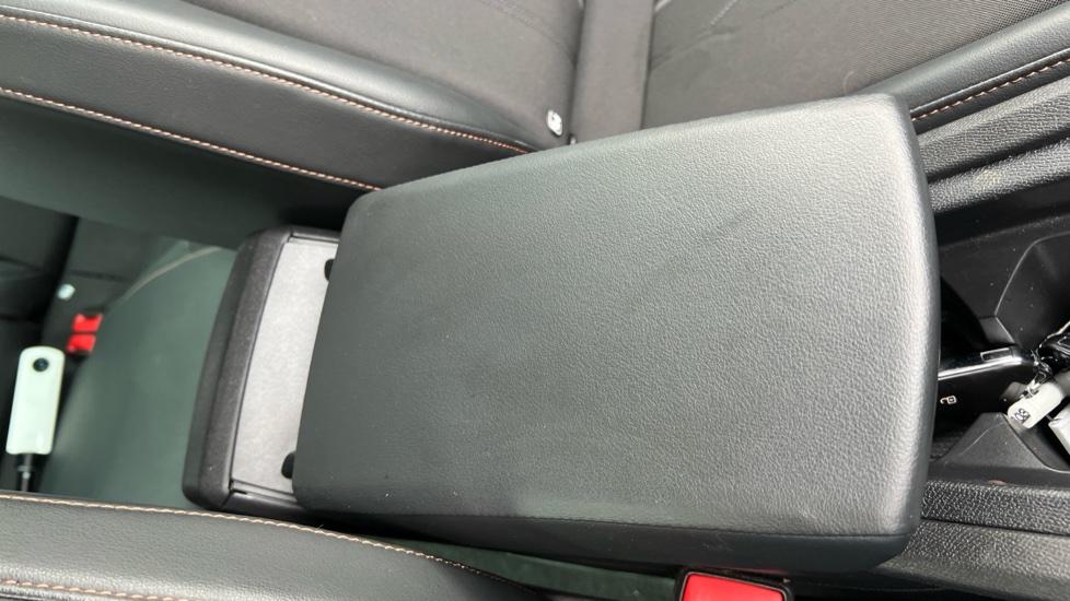 Rear Armrest/ Cup Holder