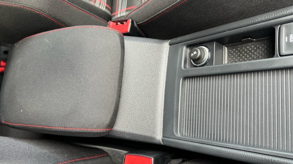 Rear Armrest/ Cup Holder