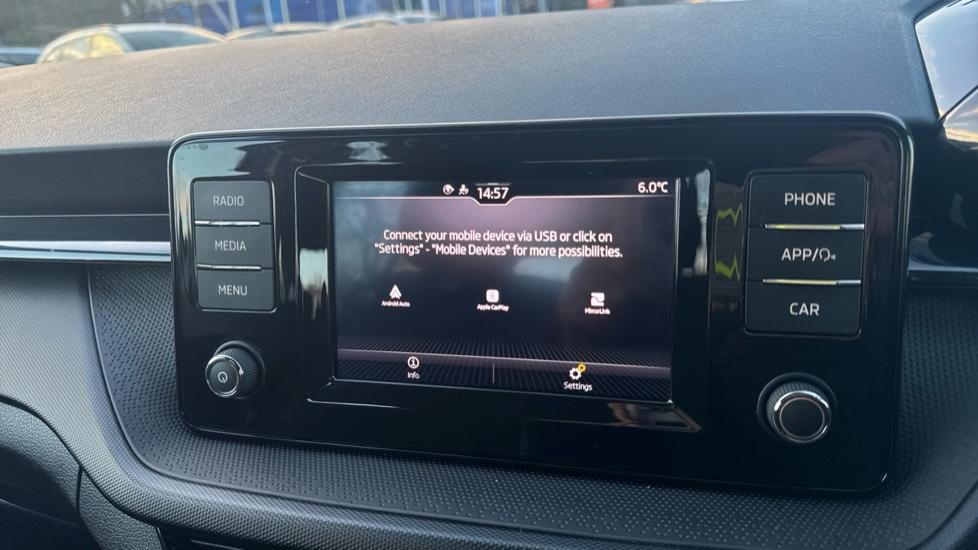 Apple Car Play & Android Auto