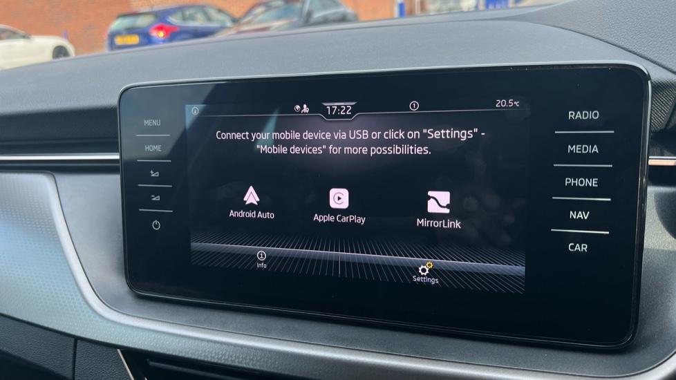 Apple Car Play & Android Auto