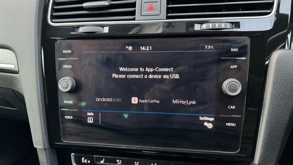 Apple Car Play & Android Auto