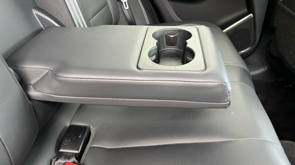 Rear Armrest/ Cup Holder