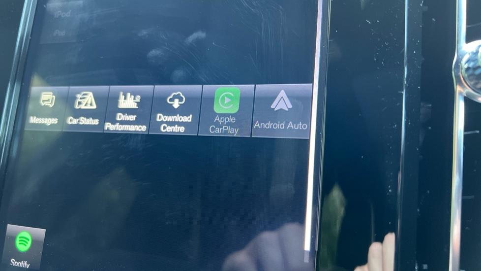 Apple Car Play & Android Auto