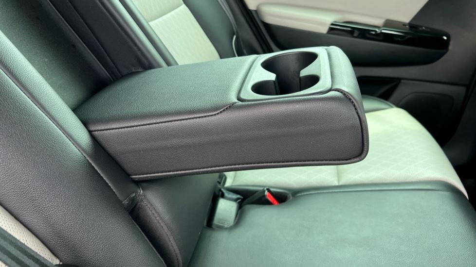 Rear Armrest/ Cup Holder