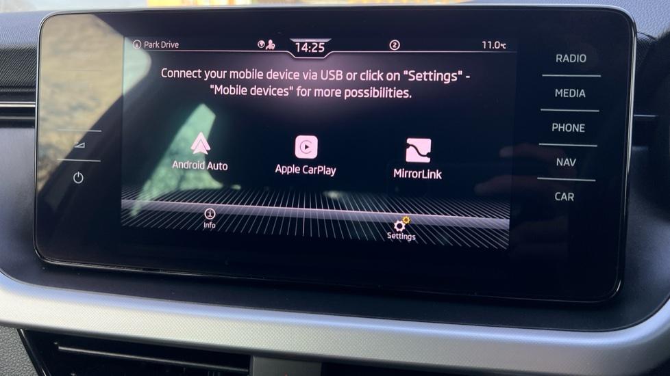 Apple Car Play & Android Auto