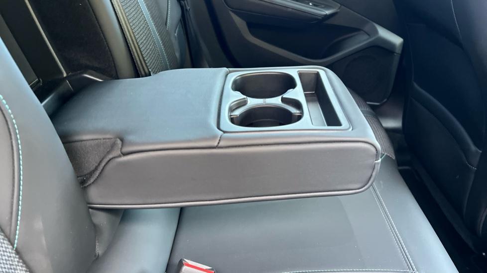 Rear Armrest/ Cup Holder