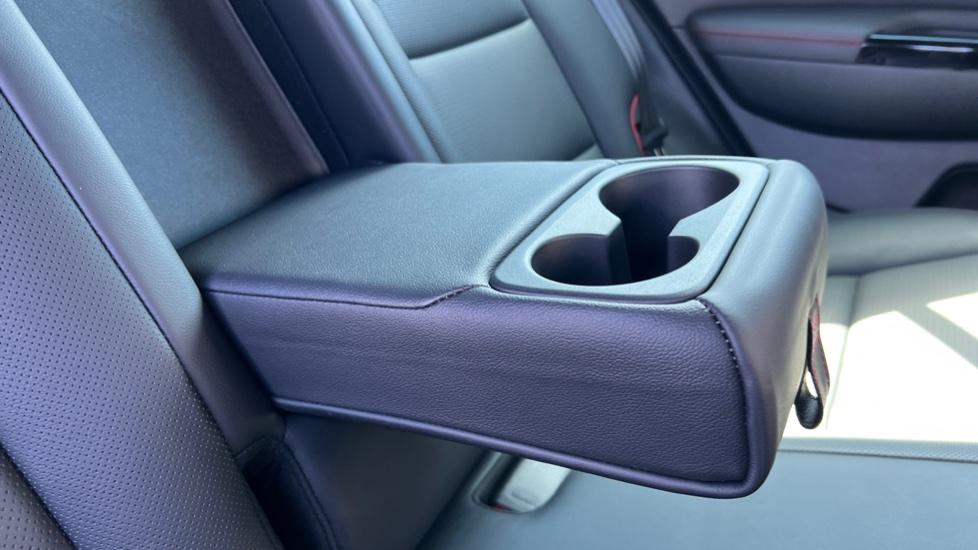 Rear Armrest/ Cup Holder