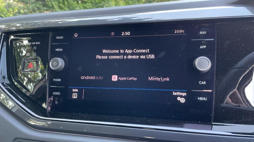 Apple CarPlay/Android Auto